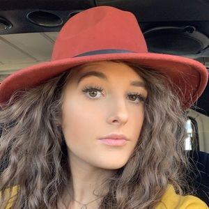 Meet your Posher, Brooke